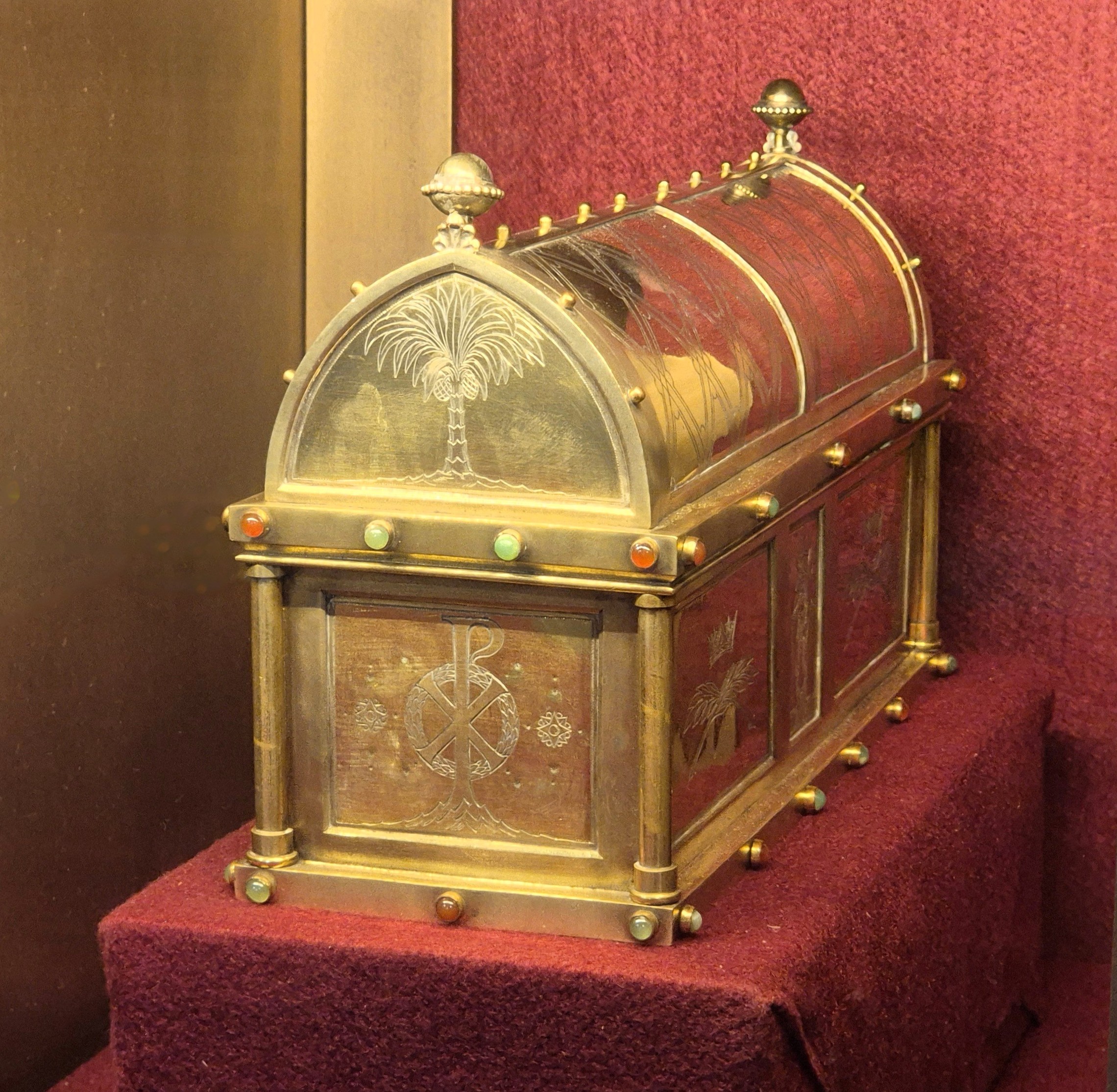 Schrein mit den Reliquien des Apostels Matthias