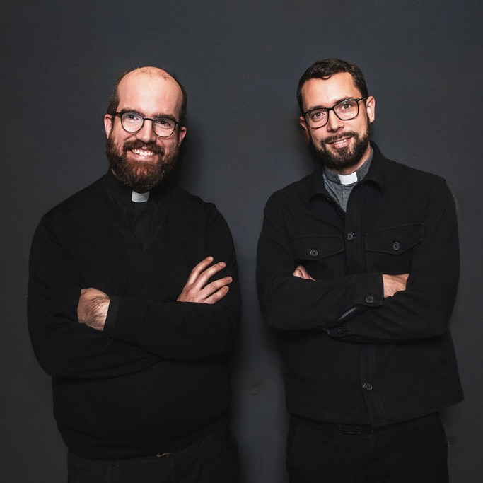 Pfarrvikar Hofmann (links) und Pfarrvikar Hilus (rechts)