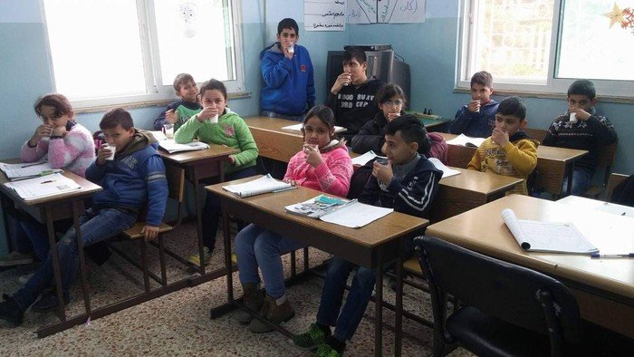 Scool of Joy - Klassenraum mit Schülern