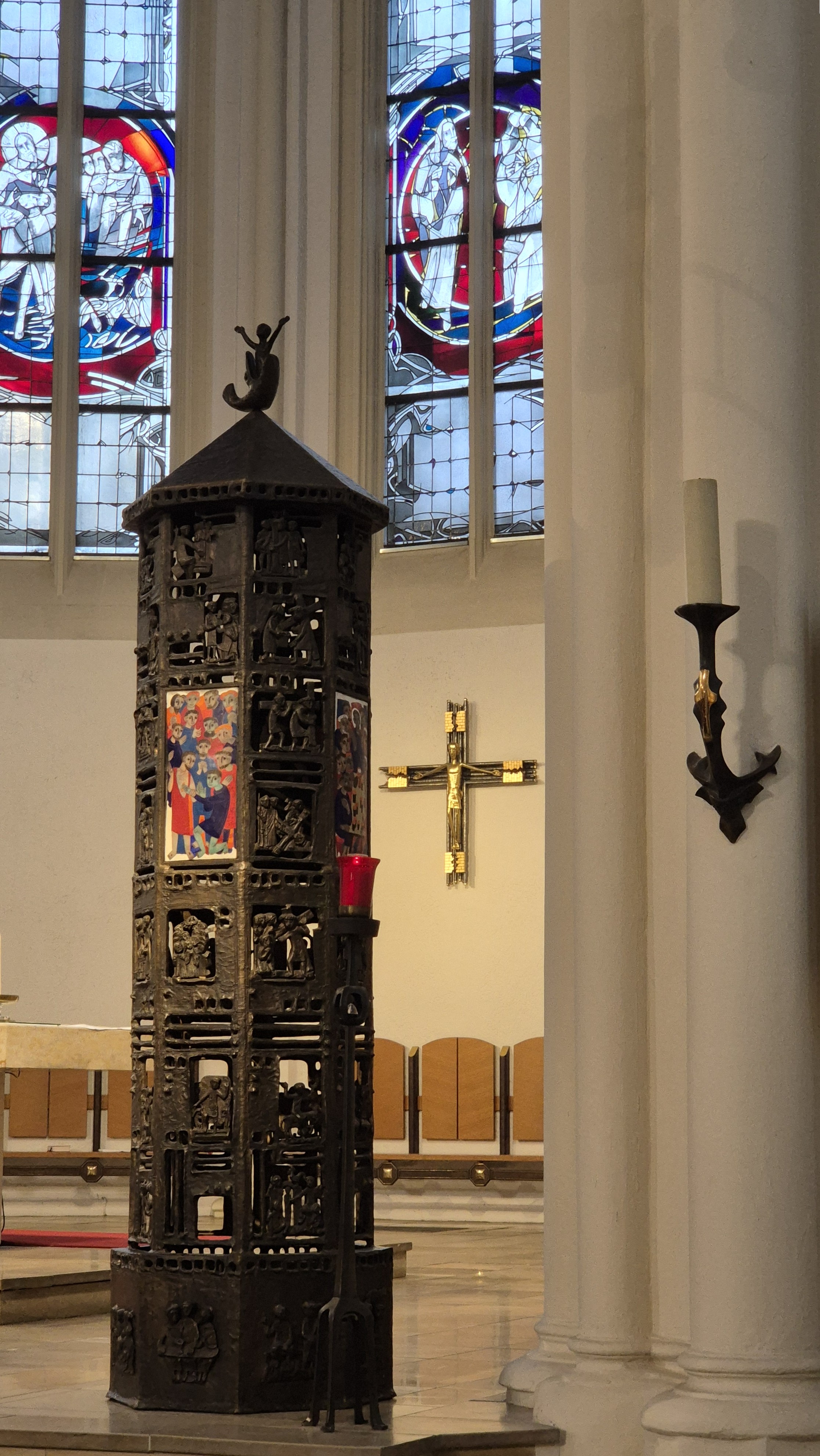 Blick auf den Tabernakel Richtung Kreuz