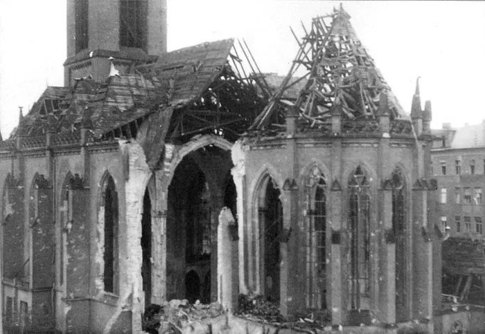 Die im Krieg stark zerstörte St. Matthias-Kirche