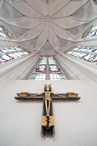 Das "Mauerkreuz" im Chorraum