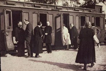Eisenbahnwagen auf unserem Grundstück in Lichtenrade